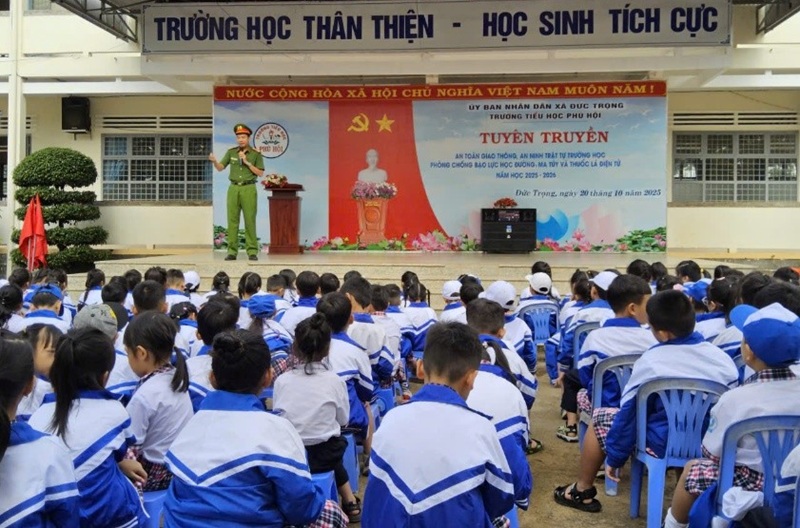 Công an cơ sở lan tỏa ý thức chấp hành pháp luật tại các trường học